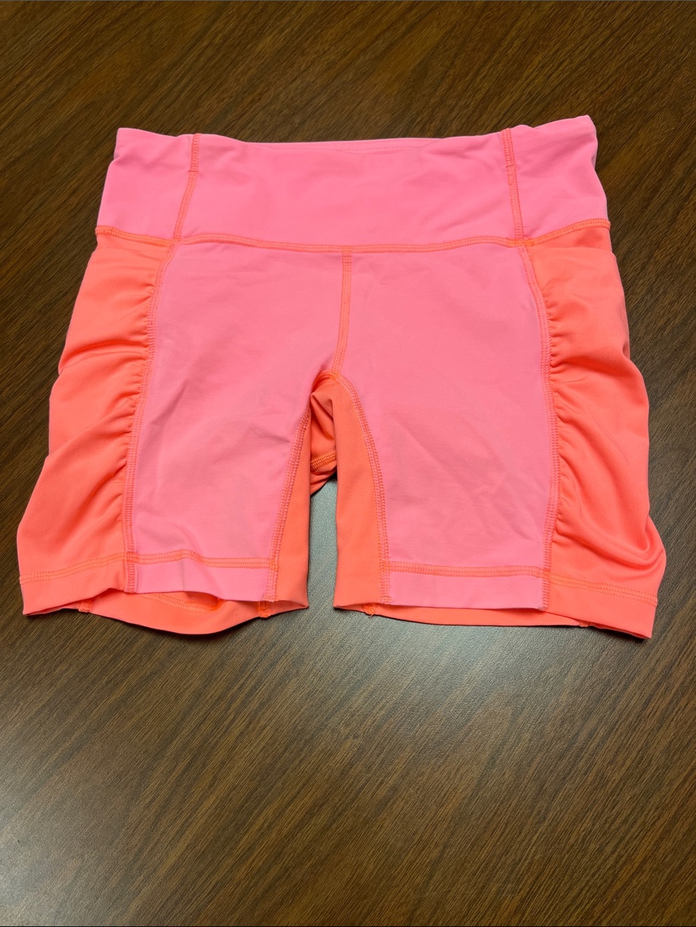 Lululemon Speed Track Short in Grapefruit, size 6